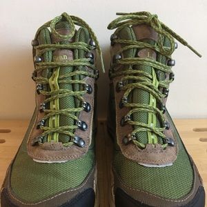 LL BEAN WOMEN’S WATERPROOF HIKING BOOTS SIZE 9 1/2